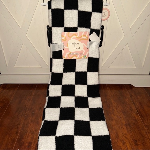 Black & White Checkered Throw Blanket - Picture 4 of 4